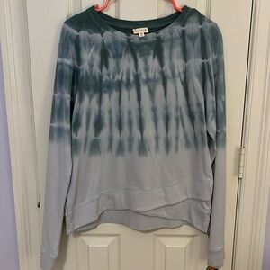 Hem and thread green tie die pullover